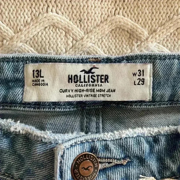 Hollister Curvy High Rise Mom Jean Size 13 - Picture 3 of 16